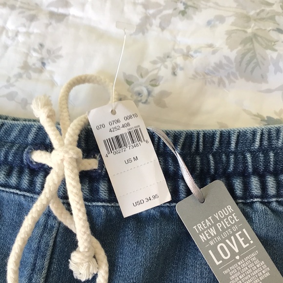 Aerie denim pull on shorts NWT size medium - Picture 2 of 3